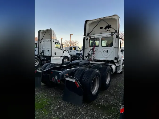 2018 FREIGHTLINER/MERCEDES CASCADIA 125