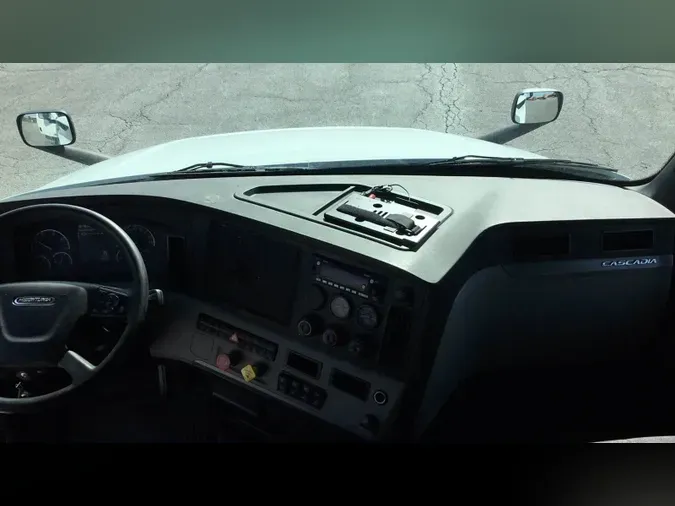 2021 Freightliner Cascadia 126