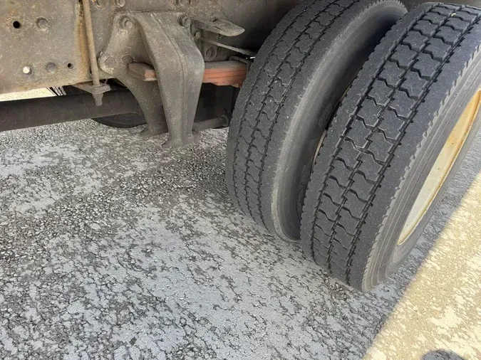 2007 Freightliner BUSINESS CLASS M2 106