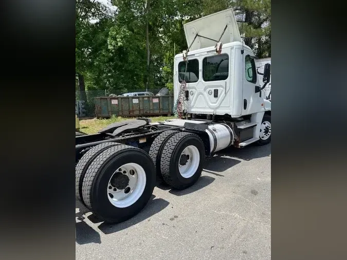 2015 FREIGHTLINER/MERCEDES CASCADIA 125