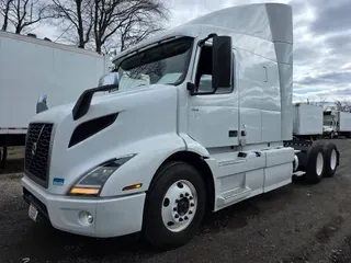 2019 VOLVO VNR64T-640