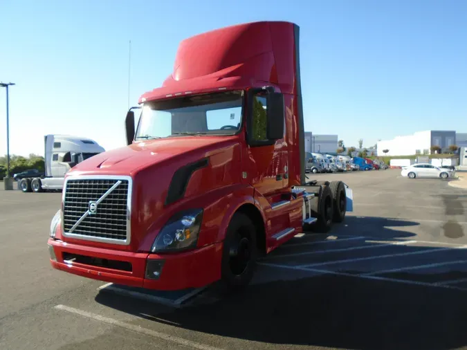 2018 VOLVO VNL64T300