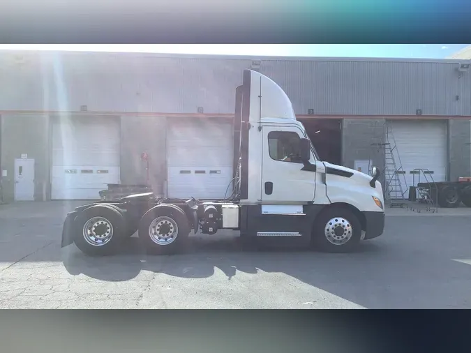 2020 Freightliner Cascadia 126
