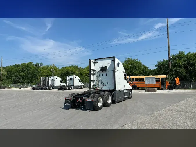 2021 Freightliner Cascadia 126