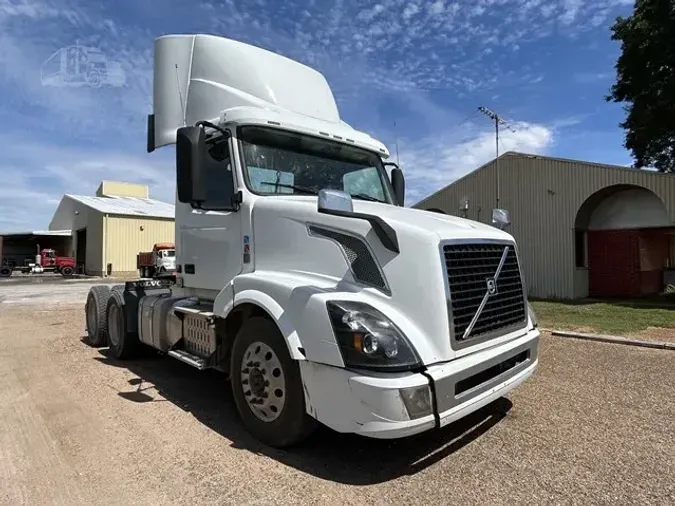 2017 VOLVO VNL64T300