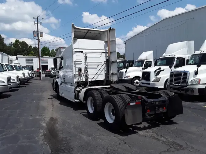 2020 VOLVO VNR64T-640