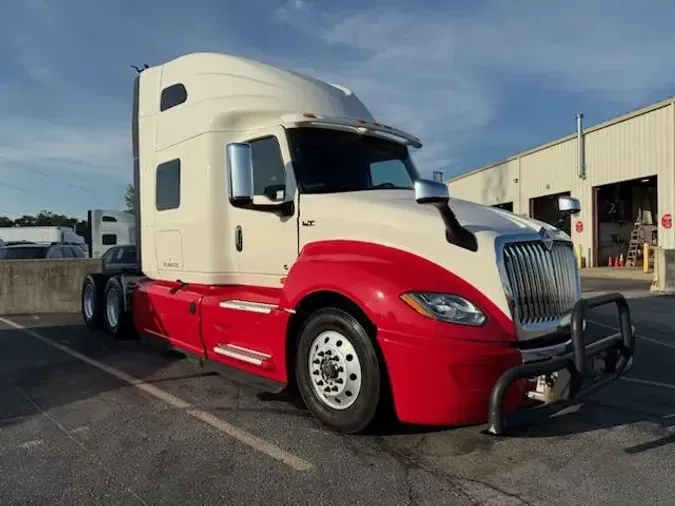 2022 International LT625