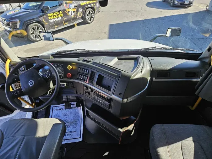 2022 VOLVO VNL64T740