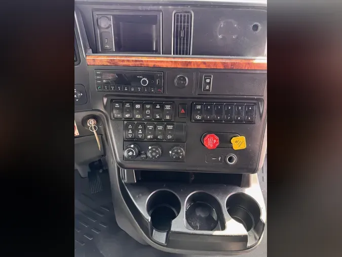 2022 International LT6250deb718379b675e00a5e104e864ab57d