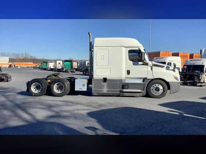 2021 Freightliner Cascadia 1260dec5f41ceadcd91edc097bd08aea93e