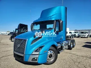2021 VOLVO VNL64T300