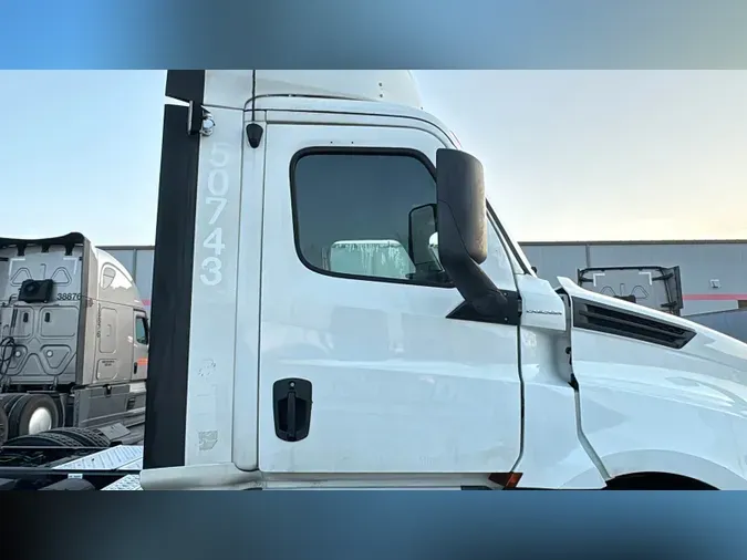 2020 Freightliner Cascadia 126