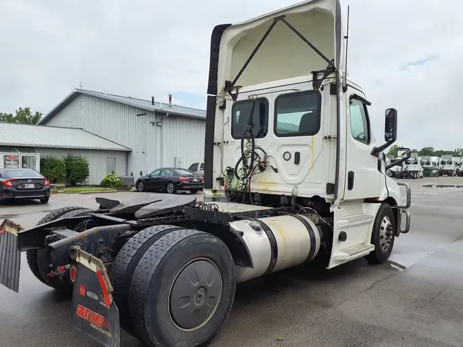 2020 FREIGHTLINER NEW CASCADIA 116