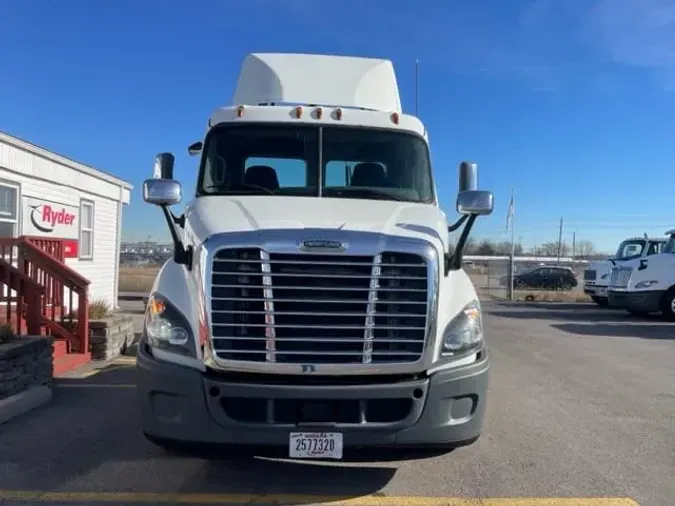 2017 FREIGHTLINER/MERCEDES CASCADIA 113