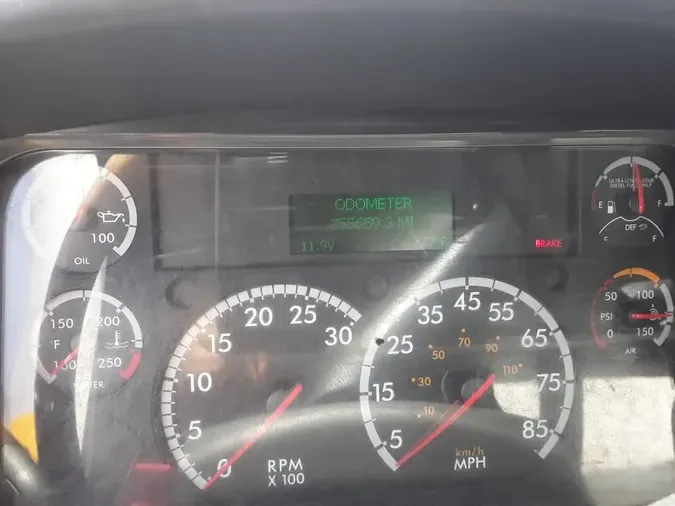 2017 FREIGHTLINER M2 106