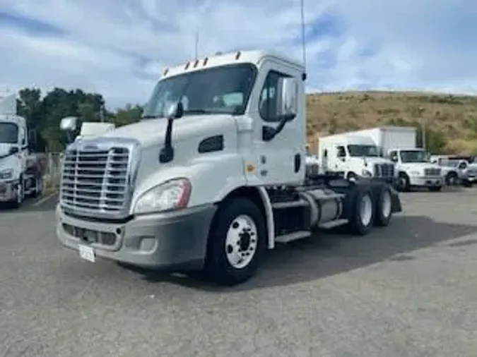 2016 FREIGHTLINER/MERCEDES CASCADIA 113