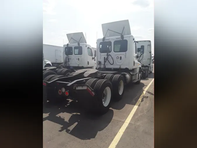 2018 FREIGHTLINER/MERCEDES CASCADIA 125