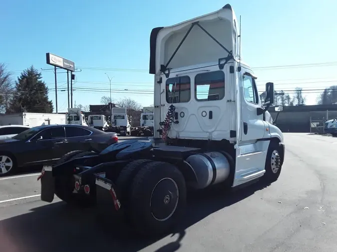 2019 FREIGHTLINER/MERCEDES CASCADIA 125