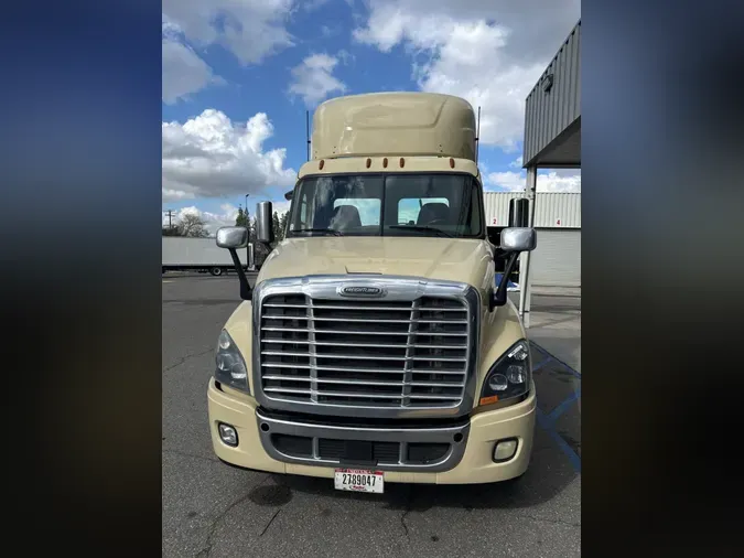 2019 FREIGHTLINER/MERCEDES CASCADIA 125