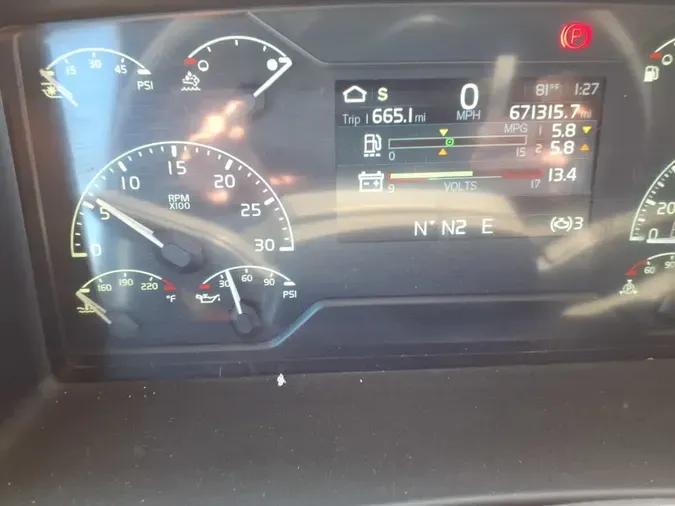 2020 VOLVO VNR64T-640