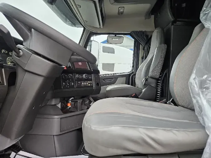 2024 VOLVO VNL64T860