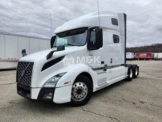 2021 VOLVO VNL64T760