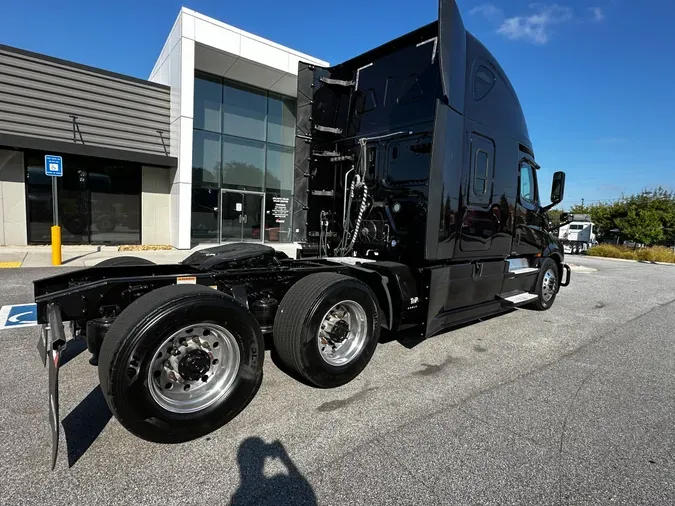 2020 FREIGHTLINER CASCADIA 126