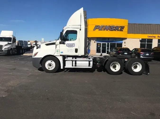 2020 Freightliner T12664ST