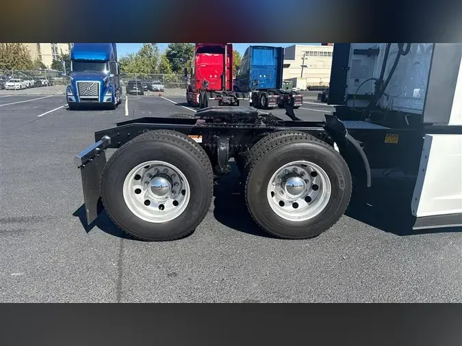 2021 FREIGHTLINER CA126