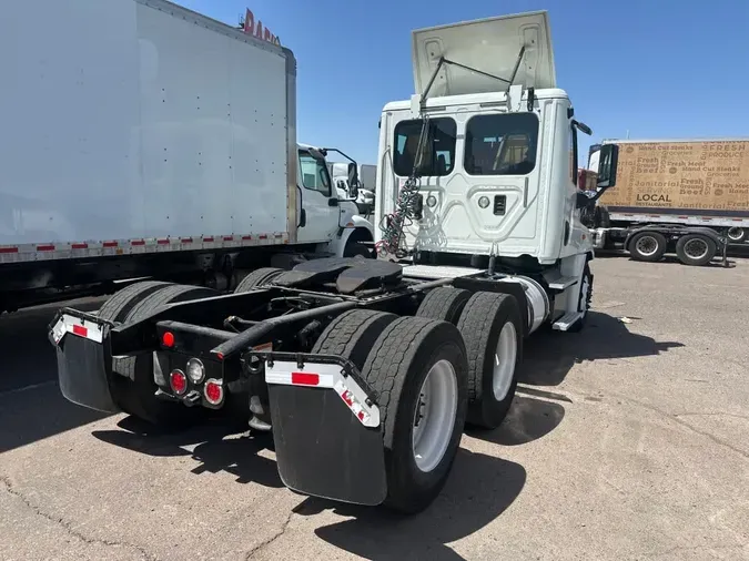 2017 FREIGHTLINER/MERCEDES CASCADIA 125