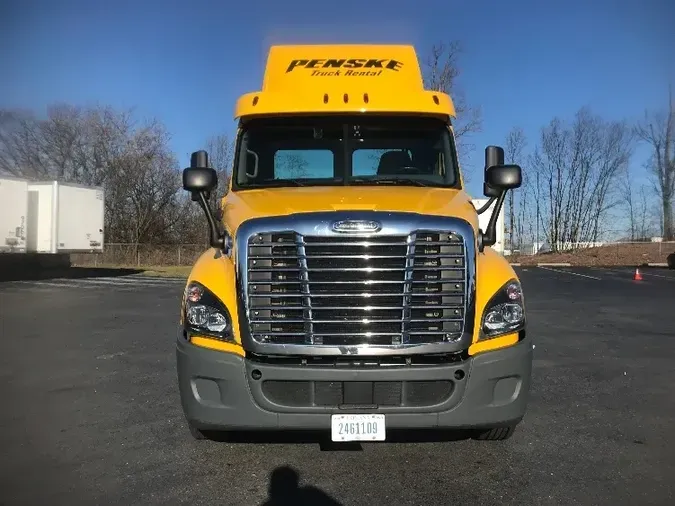 2018 Freightliner X12564ST