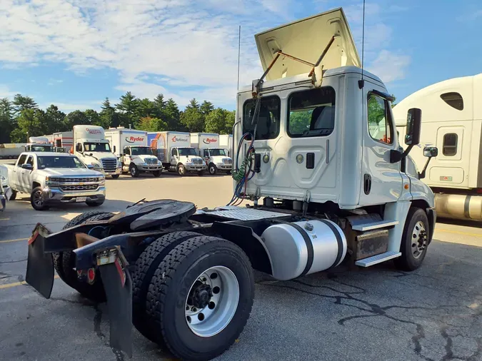 2016 FREIGHTLINER/MERCEDES CASCADIA 125