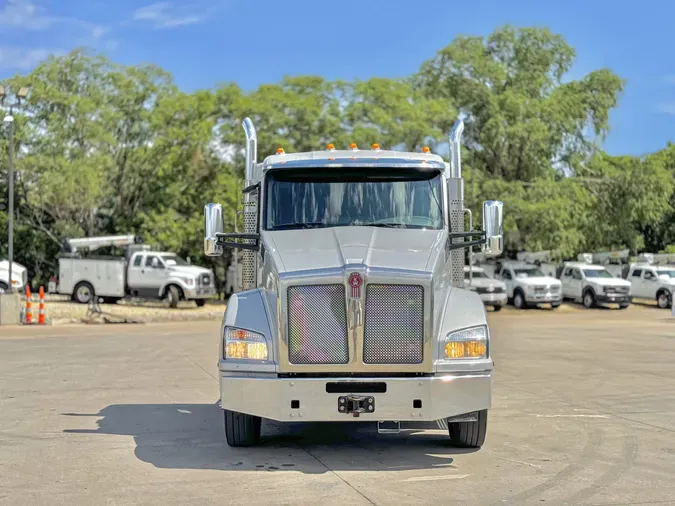 2022 KENWORTH T880