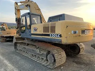 DEERE 330 LC