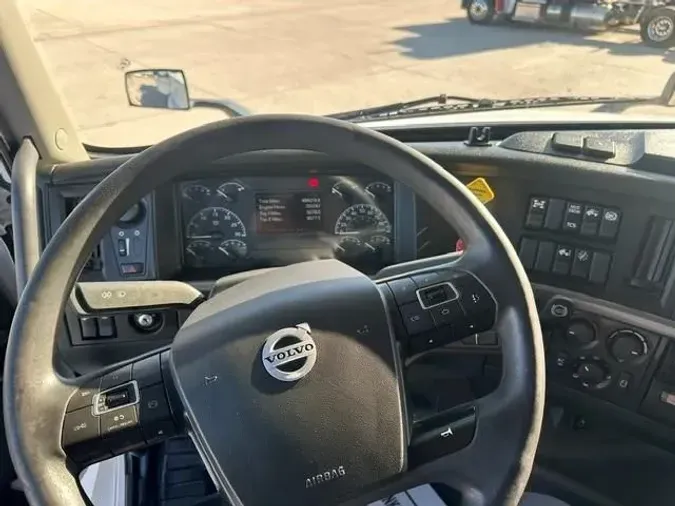 2022 Volvo VNL64T760