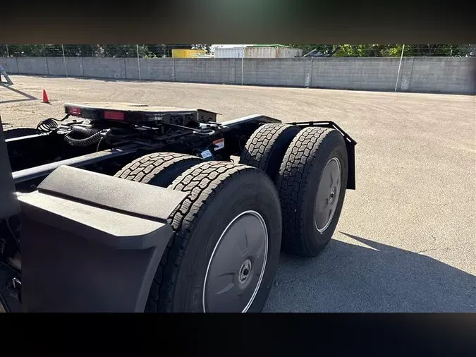 2022 FREIGHTLINER CA126