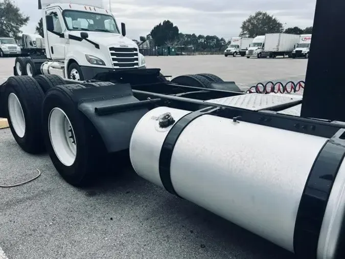 2017 FREIGHTLINER/MERCEDES CASCADIA 125