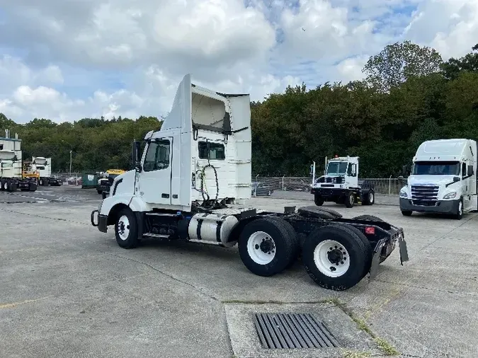 2018 Volvo VNL64300