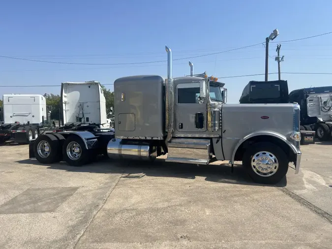 2021 Peterbilt 389