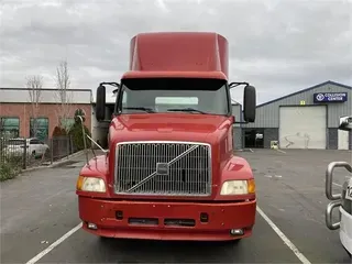 2000 VOLVO VNM42T200