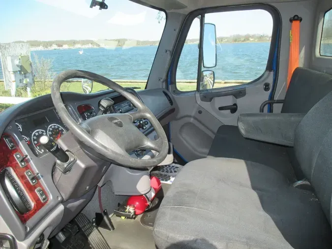 2016 FREIGHTLINER M2