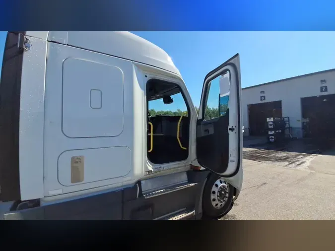 2022 Freightliner Cascadia 1260e5a8d6567c3735621831e08b9939ab5