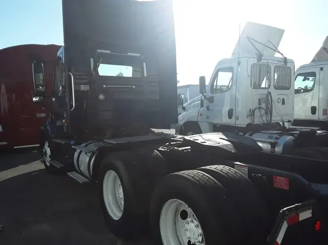 2019 VOLVO VNL64T-300