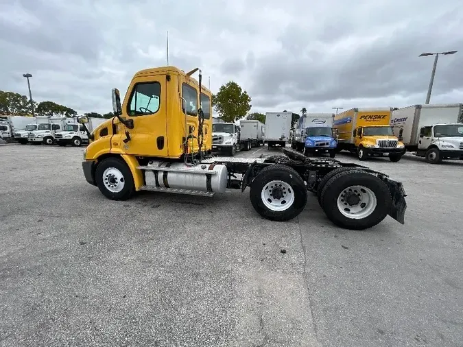 2018 Freightliner X11364ST