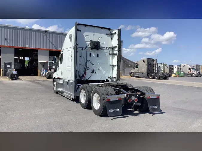 2022 Freightliner Cascadia 126