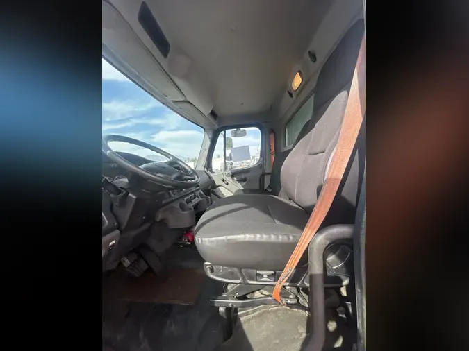 2018 FREIGHTLINER M2 106