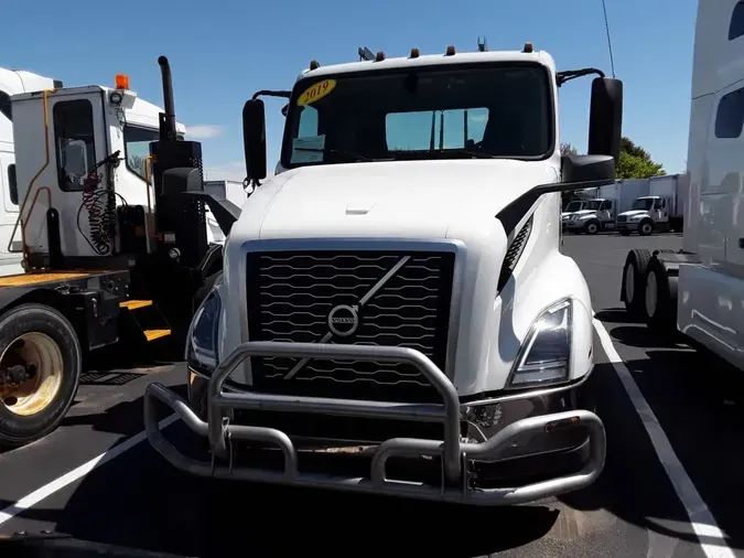 2019 VOLVO VNL64T-300