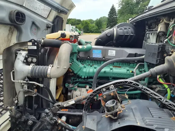 2016 VOLVO VNL42TRACTOR