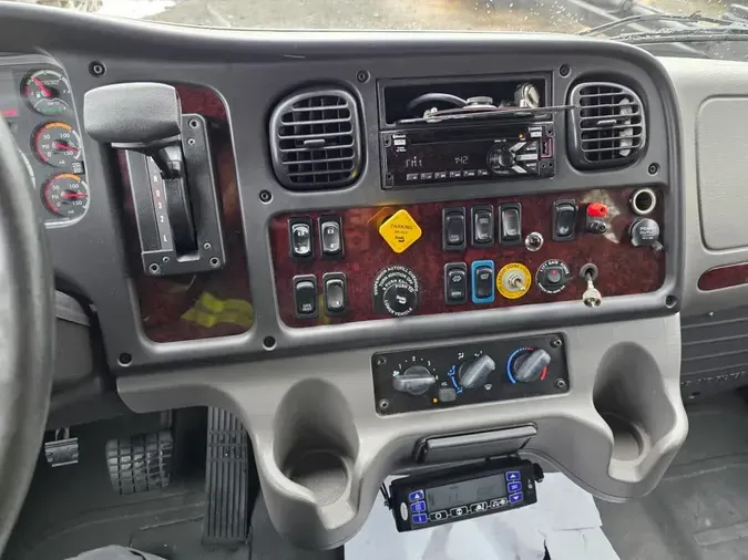2018 FREIGHTLINER M2 106