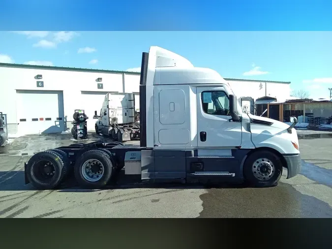 2022 Freightliner Cascadia 126